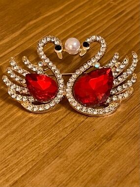 Swans in love brooch, clear & red rhinestones crystal w fold under clasp 2”